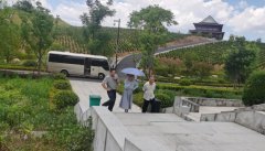 <b>不畏炎暑，参观领导促提升</b>