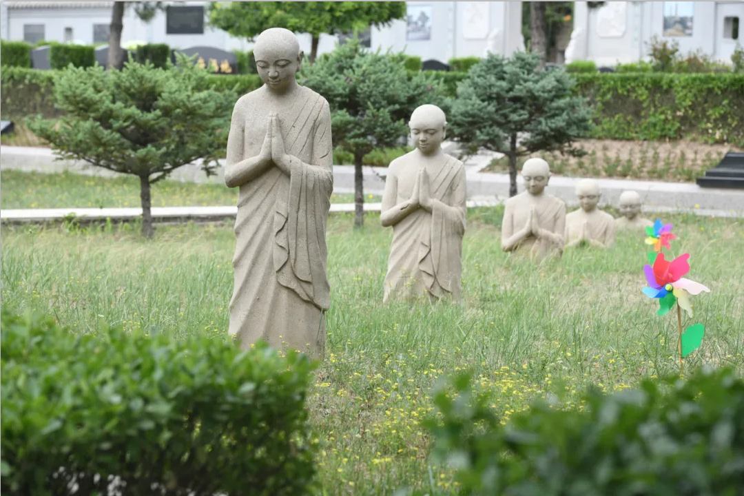 冬衣寄情，Galaxy银河国际送暖！